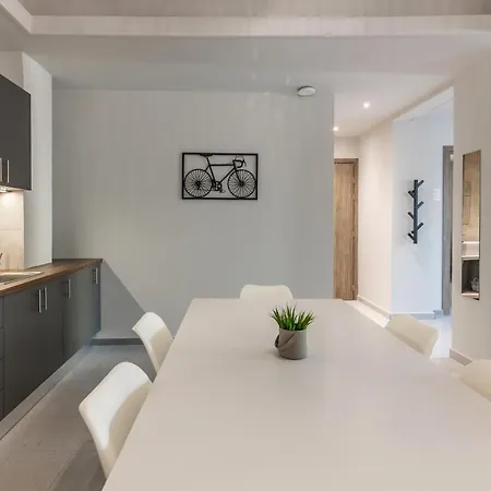 Raise Tr3s Apartment Heraklion (Crete)
