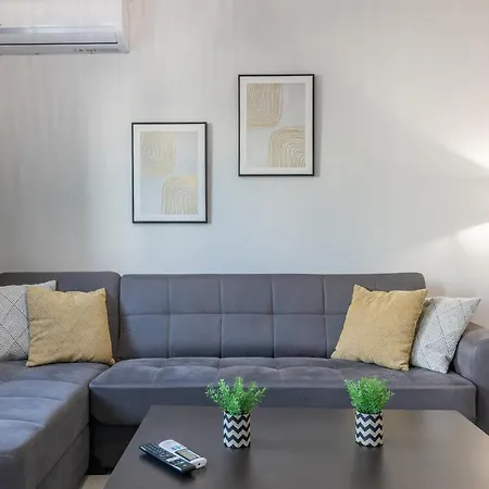 Raise Tr3s Apartment Heraklion (Crete)